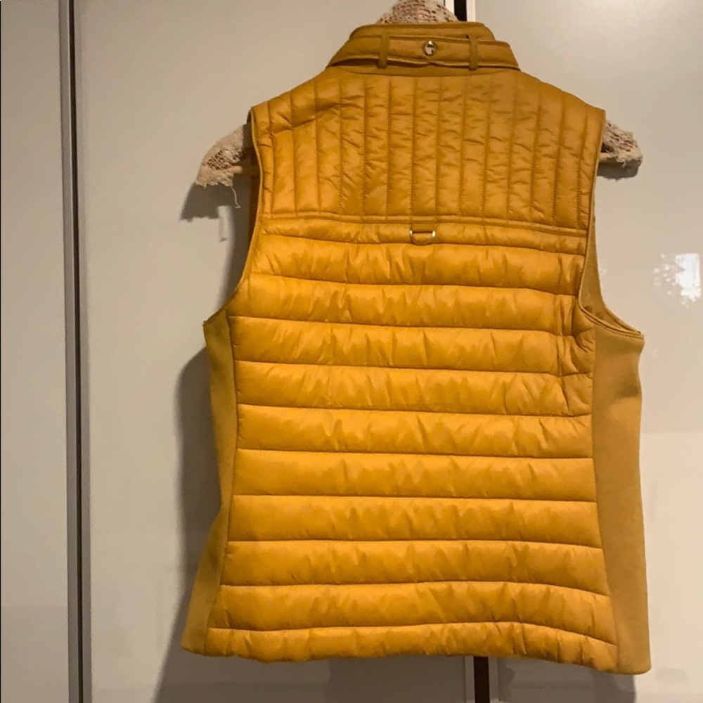 Vest - Picture 8 of 9